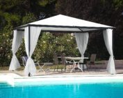 Der Unosider Smart Gazebo in einem Garten mit Wiese und Pool mit weissem Dach und schwarzem Gestell.