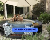 Dank Whirlpool Ratenzahlung wird der Traum wahr. Der wunderschöne Softub Whirlpool in der Farbe graphite und der Polyrattanumrandung San Diego in charcoal. läd geradezu zum Sprudeln ein.
