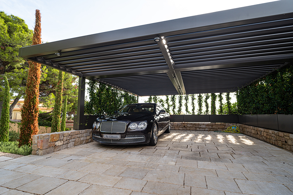 Carport Überdachung mit Bentley
