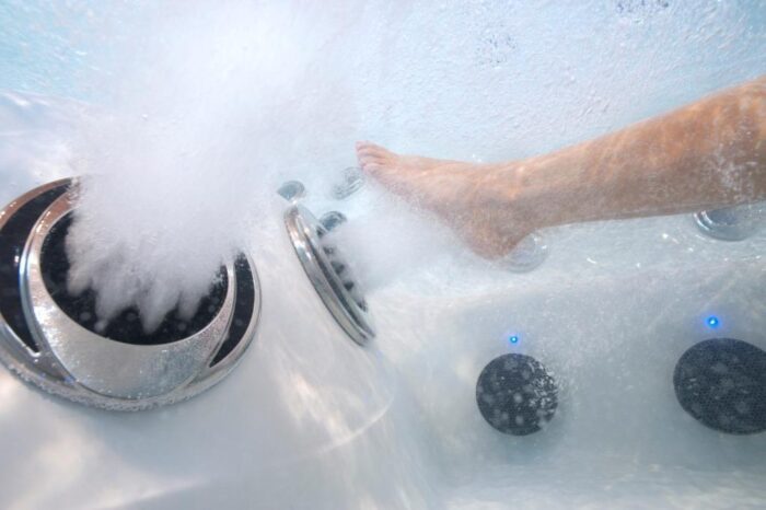 Der Kompakte Twilight Whirlpool TS 67.25 Master Spas Softub Schweiz Whirlpool Hot Tub. Hot Tub Schweiz. Die besten Whirlpools Schweiz.