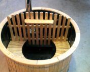 Fichten Hot Pot mit Treppeneinstieg und deckel