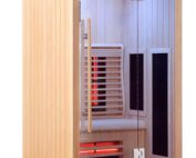 Eine aus hellem Holz kleine Infrarotkabine mit Ganzglastür und blauen LED Licht.