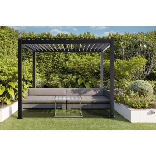 Pergola Premium aus Aluminium in schwarz in einem Garten. mit Lounge und Pflanzenbeeten.