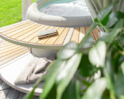 Métal beige avec bordure en bois pour jacuzzi Softub dans le jardin
