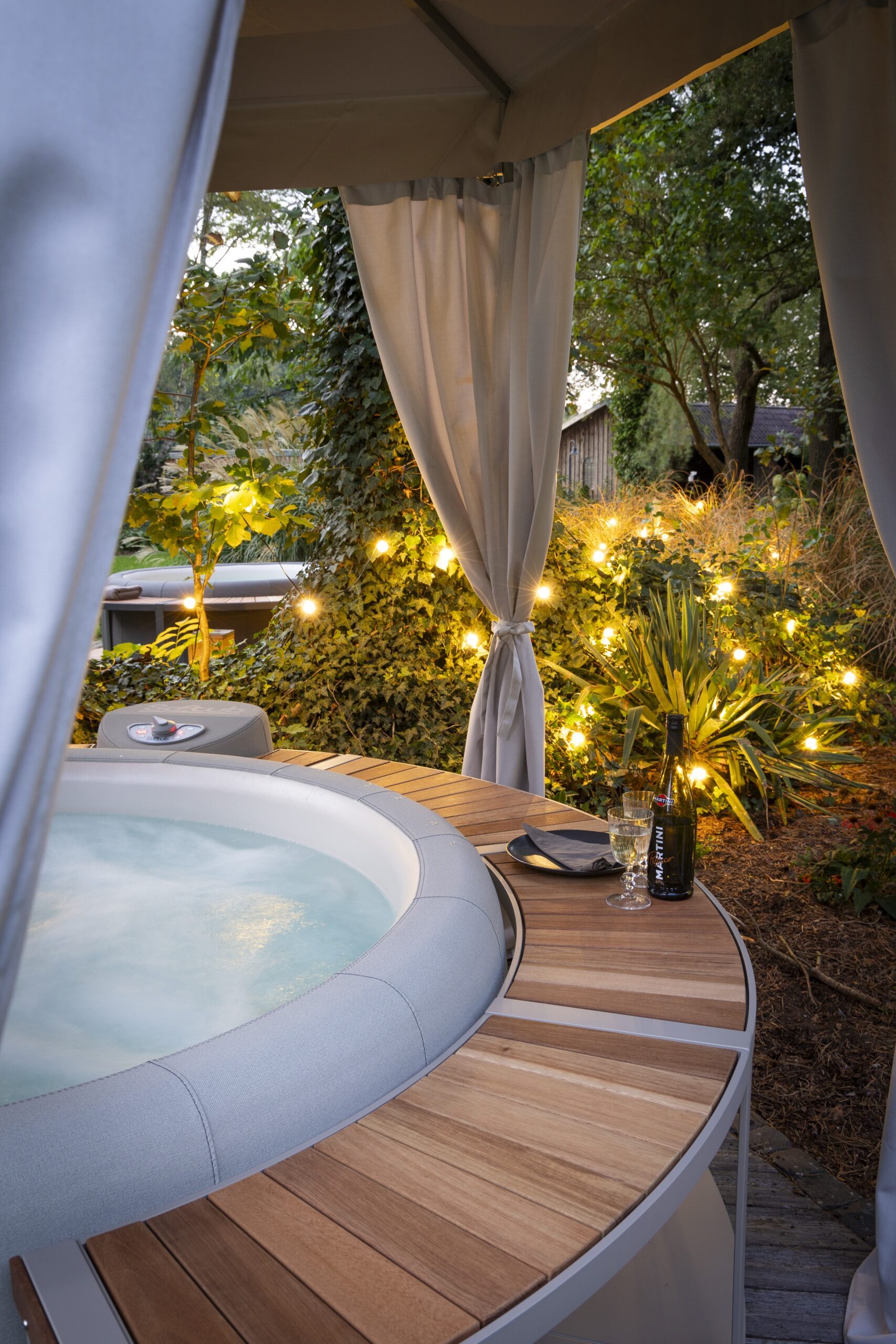 Stauseeumrandung creme Softub Whirlpool Umrandung für Whirlpool Softub Schweiz