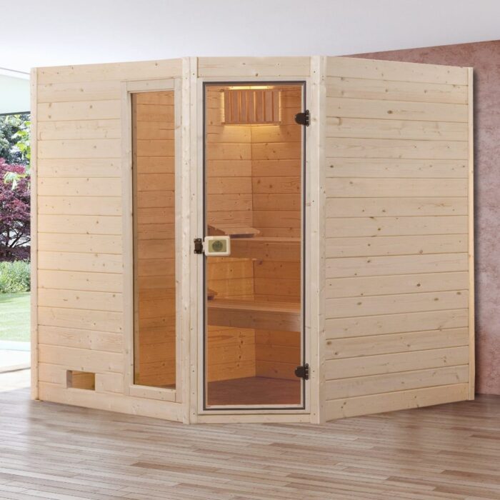 Eck Sauna ist abgebildet mit einer Ganzglastür als Eingang und mit einem Ganzglas Fenster. Sauna ist in einer Eckform und steht drinnen auf einem Holzboden in einem Raum.