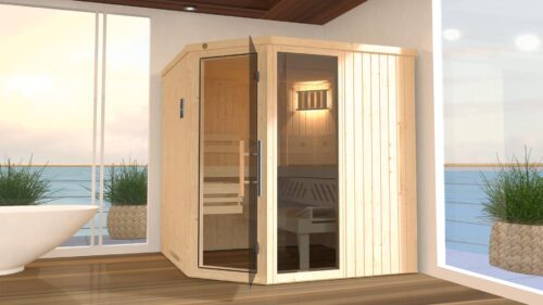 Sauna steht in einem Raum der Blick auf das Meer zeigt im Hintergrund. Die Sauna hat einen Eckeinstieg mit Ganzglastür und ein Ganzglasfenster.