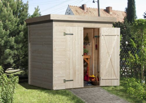 Holz Gartenhaus mit Flachdach. Ein Weg führt zur offen, stehender Tür in einem Garten.
