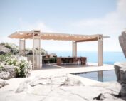 Der Unosider Pavillon Mood Balance. Pavillon mit verschiebbarem hellen Dach vor einem Pool mit Gartenlounge und Blick aufs Meer.