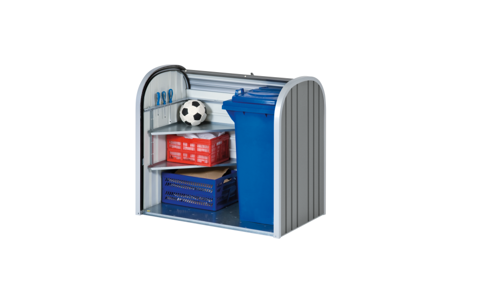 Gartenbox mit abgerundeten Ecken und Eckregalen. Die Gartenbox ist geöffnet. Darin befindet sich ein Fussball, ein Container, eine rote und blaue Kiste