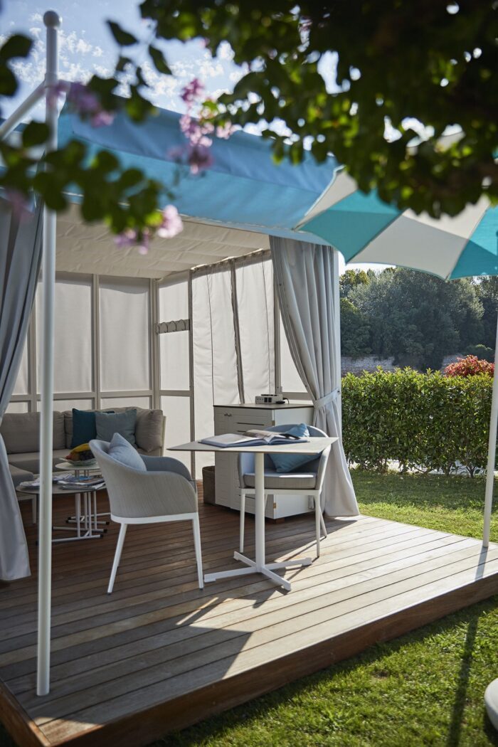 Unosider Pavillon Cabana Venice mit Gartenstühle und Gartentische