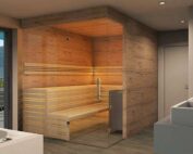 Sauna aus dunklem Holz mit indirekter Beleuchtung und Ganzglasfront