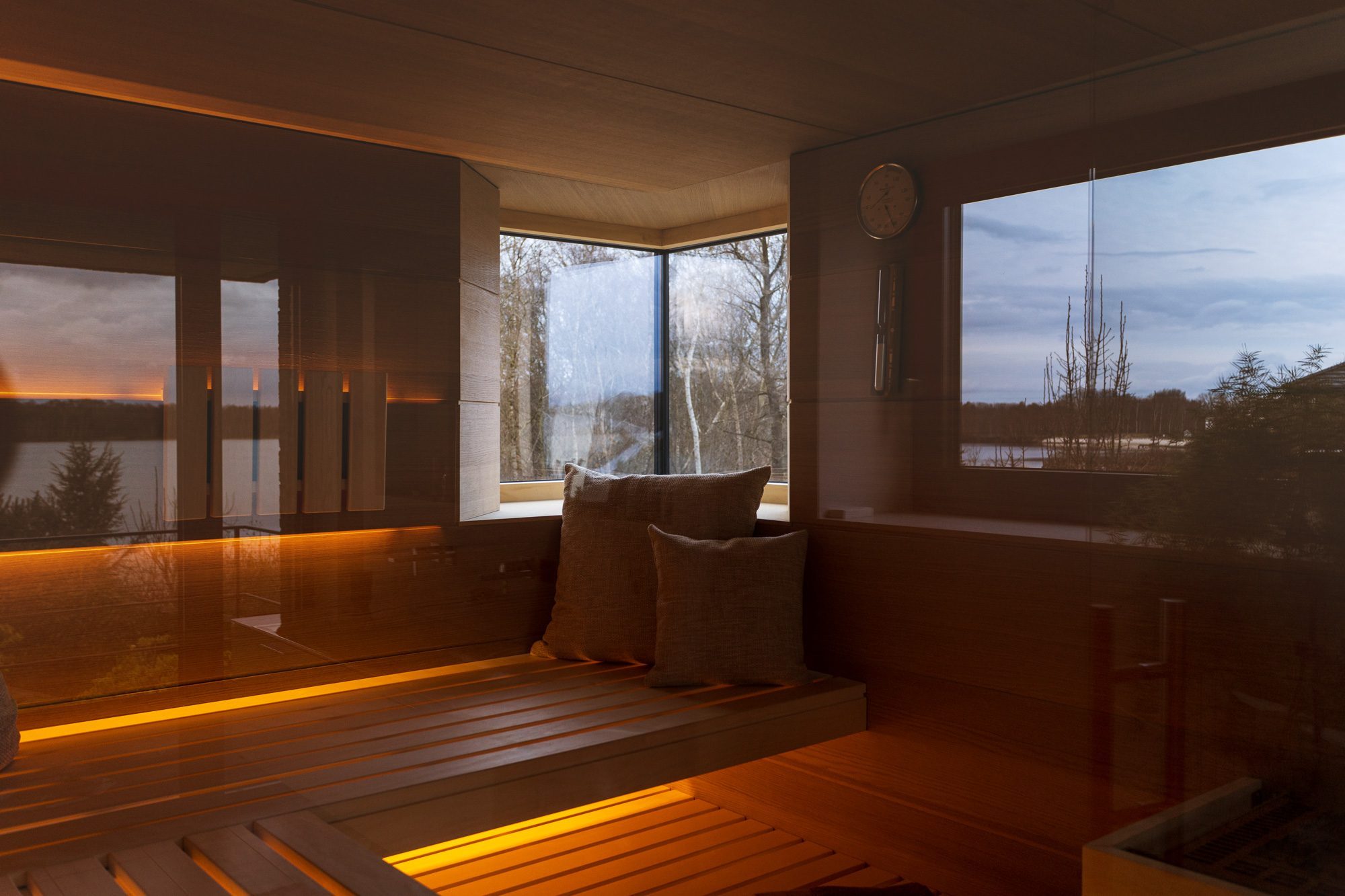 Waermegrad indoor sauna rendering planning sketch blank design line oven all glass front wood panels hemlok espe Softub Switzerland. Softub Switzerland AG. The most beautiful indoor saunas. The best indoor saunas. Beautiful indoor sauna. Modern indoor sauna. The best wooden saunas.