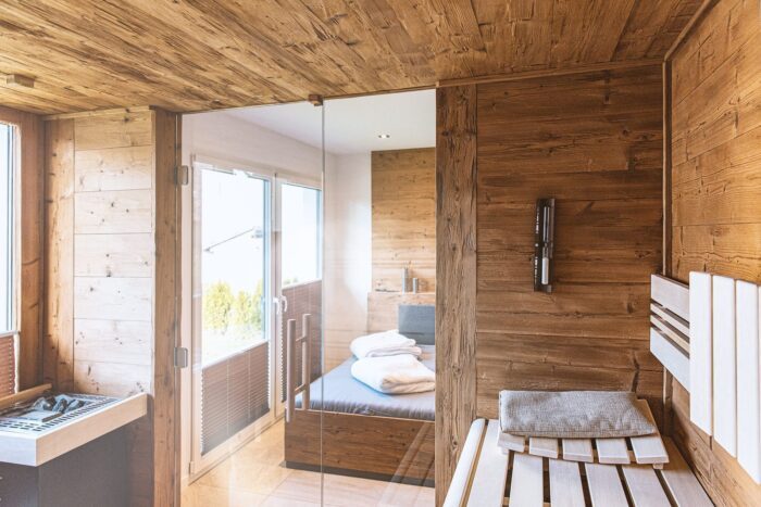 waermegrad innensauna rendering planung saunen charakter aussensauna designlinie berk thermofichte holz struktur espenholz softub schweiz